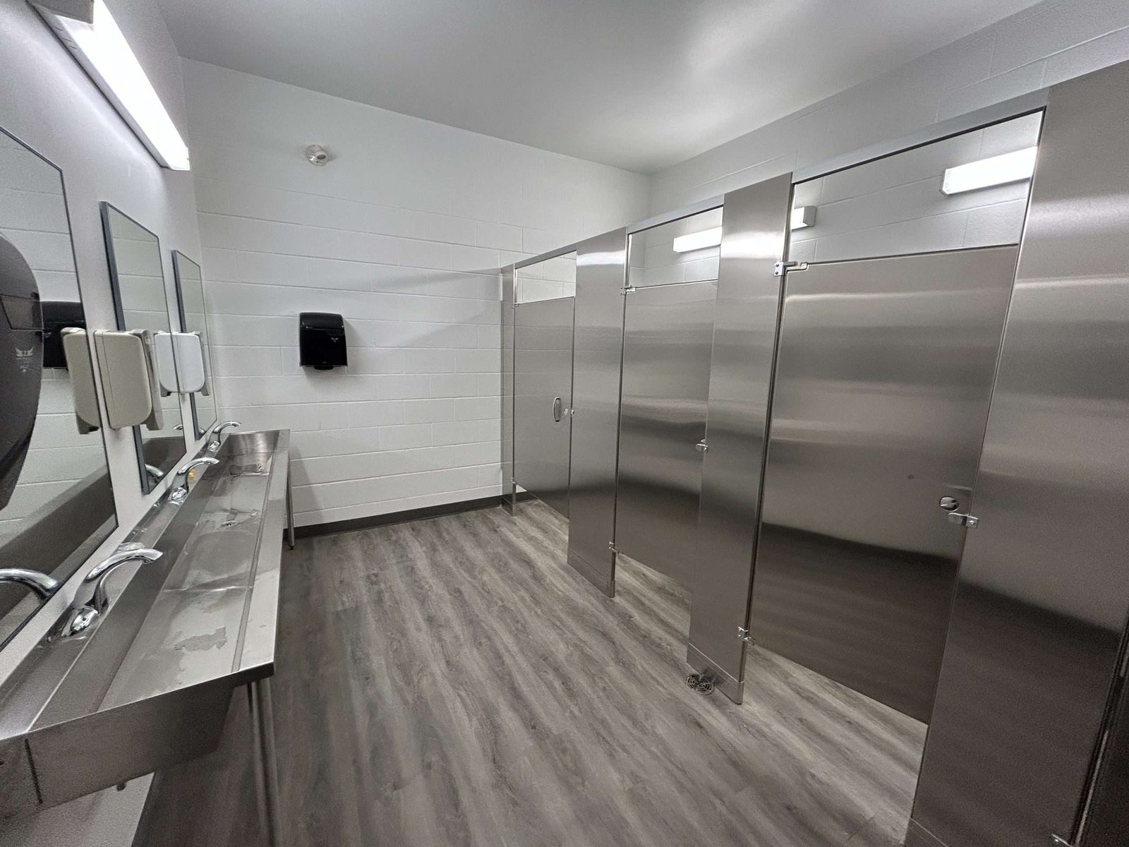 Commercial multi-sink washroom renovation